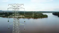 PT PLN (Persero) membangun Saluran Udara Tegangan Tinggi (SUTT) 150 kilo Volt (kV) Sanggau-Sekadau sebagai tower tertinggi di Kalimantan Barat. (Dok. PLN)