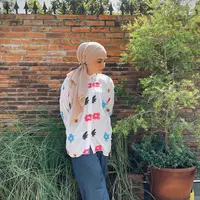 Hijab model turban dengan juntaian yang lebih pendek. Gaya ini pas untuk tampialn kasual yang praktis dan stylish. [Foto: @anneofficial1990]