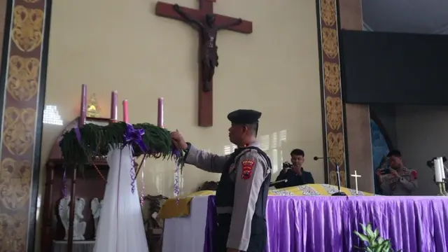 Sterilisasi gereja jelang Natal di Pemalang. (Foto: Liputan6.com/Polres Pemalang)