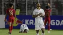 Pemain Timor Leste tampak kecewa usai takluk dari Indonesia pada laga Kualifikasi Piala AFC U-19 2020 di Stadion Madya, Jakarta, Rabu, (6/11/2019). Indonesia menang 3-1 atas Timor Leste. (Bola.com/M Iqbal Ichsan)