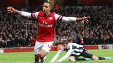 Theo Walcott setelah mencetak gol ke gawang Newcastle United pada 2012. (Arsenal). 
