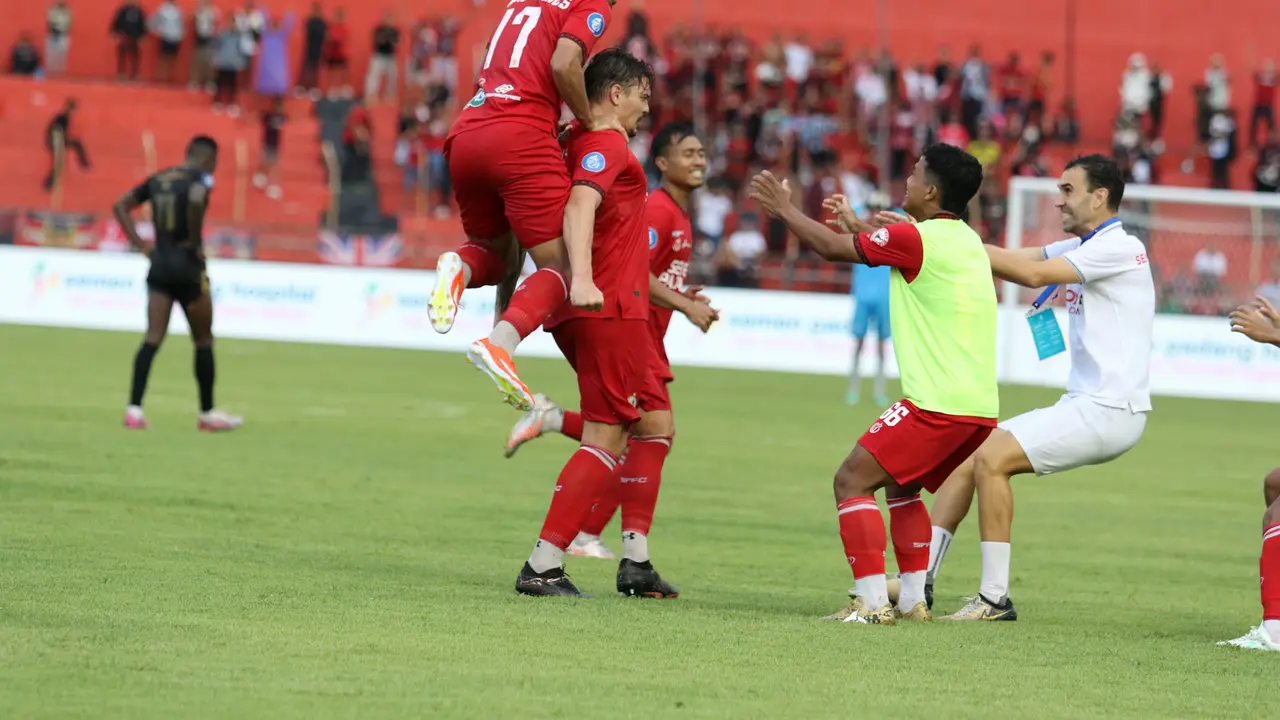 Semen Padang Vs PSIS Semarang
