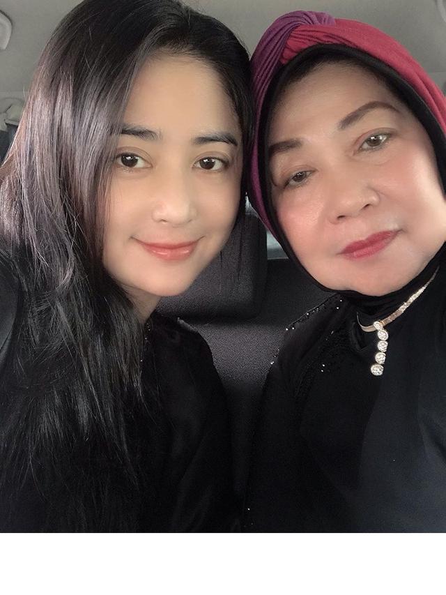 Dewi Perssik Beri Ucapan Haru untuk Ibunda, Ini 7 Potret Kedekatannya