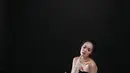 Jennifer Eve dikenal luas berkat perannya di berbagai sinetron dan film, termasuk sebagai Raisa dalam Love Story The Series. Kariernya di dunia hiburan dimulai sejak usia 11 tahun sebagai model cilik sebelum terjun ke dunia akting. Perayaan ulang tahunnya kali ini menjadi bukti bahwa ia tak hanya sukses di layar kaca, tetapi juga dikelilingi oleh orang-orang yang mencintainya. (Liputan6.com/IG/@jennifereve99)