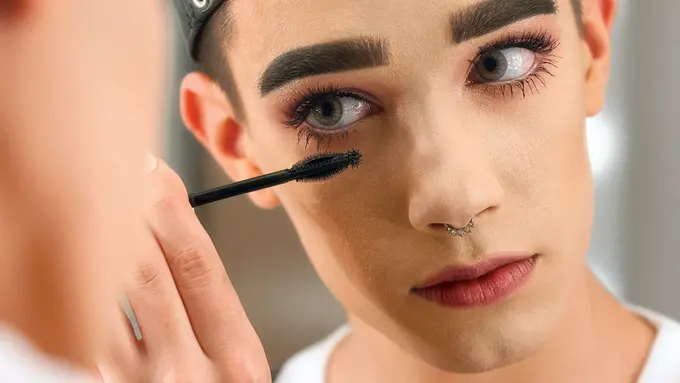 [Bintang] 5 Beauty Guru Cowok yang Dandanannya Ngalahin Cewek