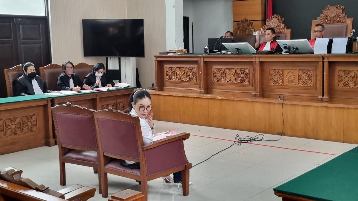 Nikita Mirzani Keberatan dengan Dakwaan JPU, Bacakan Surat untuk Presiden Prabowo