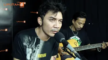 Boomerang membawakan salah satu lagu hitsnya yang berjudul Kisah.