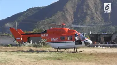 Evakuasi sisa korban para pendaki terjebak di gunung Rinjani pakai Helikopter.