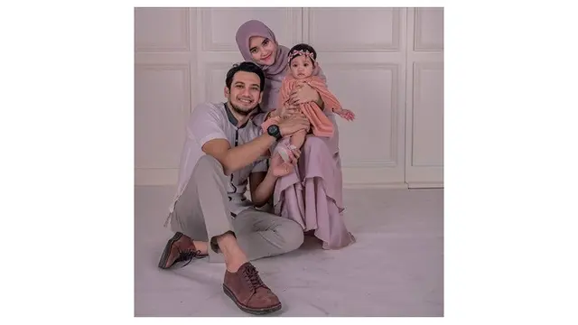 Kerap Berperan Antagonis, Ini 7 Potret Teuku Mirza dengan Keluarga