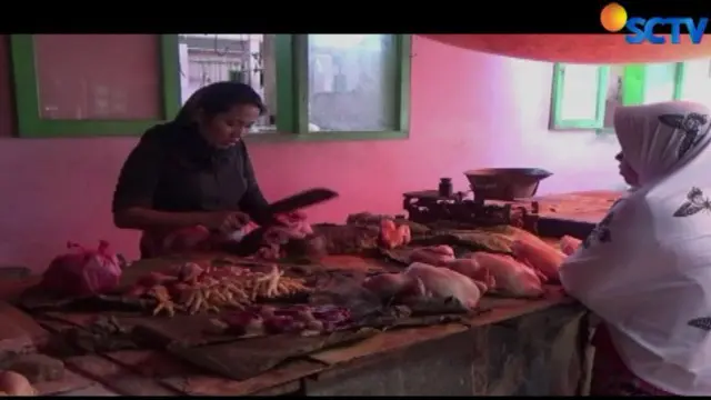 Kenaikan harga daging ayam potong juga terpantau di Pasar Tradisional Pantura Sukamandi, Subang, Jawa Barat.