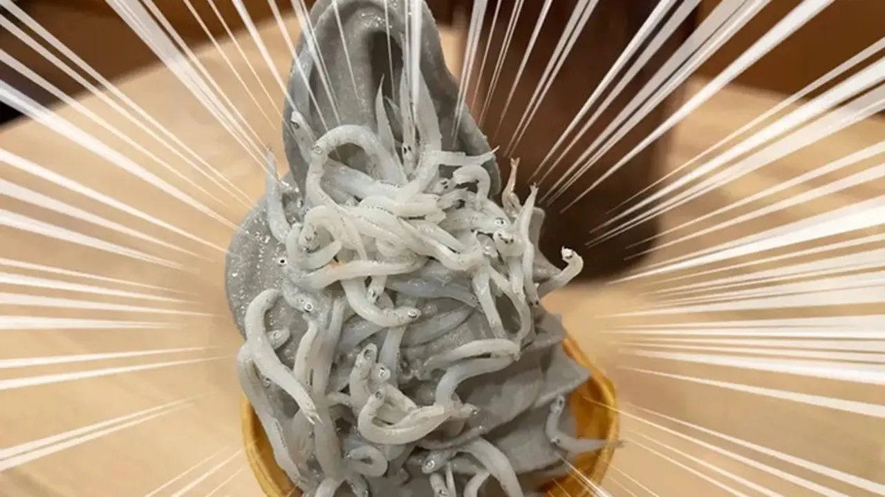 Es Krim dengan Topping Ikan Teri