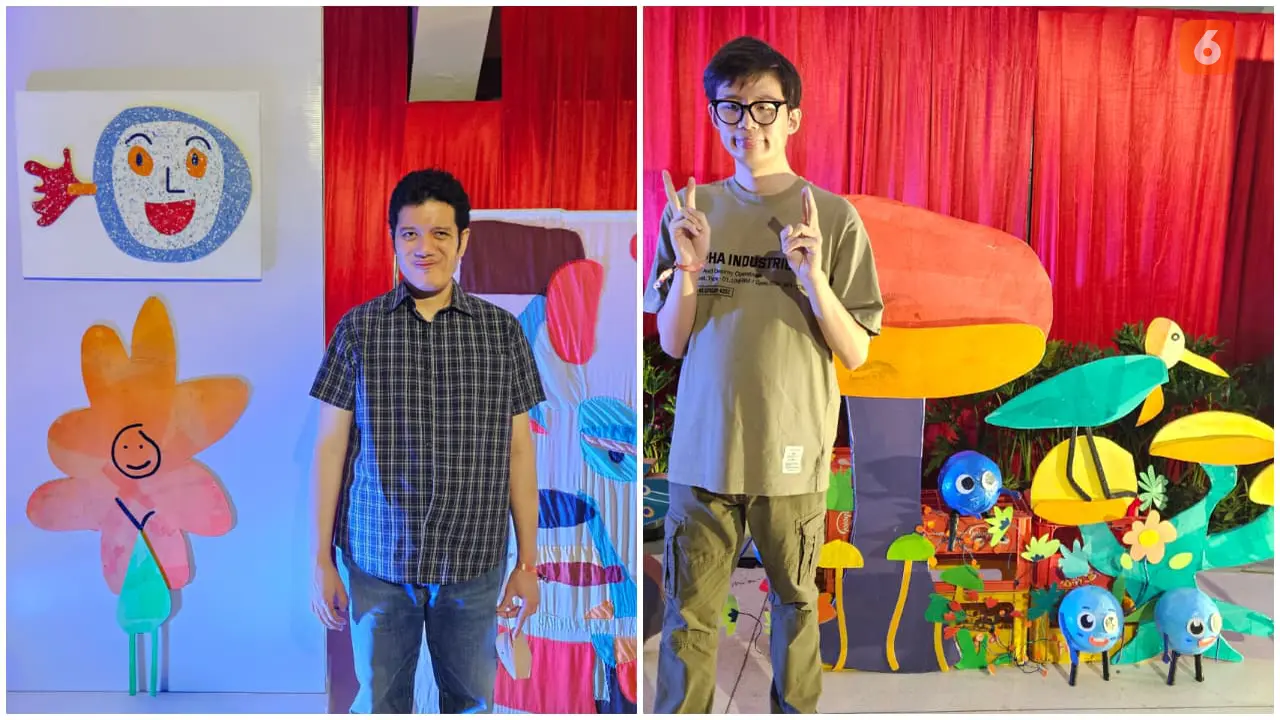 Rama dan Jeremy, dua dari enam seniman autisme, yang karyanya mejeng dalam instalasi 'Peta Emosi Kota' di konser Andien. (Foto: Aditya Eka Prawira/Liputan6.com)