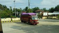 Mobil truk resah setiap kali melintas di penyebrangan Tomoti, Luwu Timur ke Sulteng (Liputan6.com/Eka Hakim)