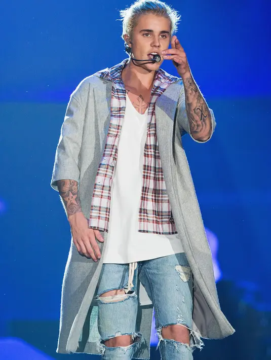 Charlie Puth meluruskan permasalahannya dengan mantan kekasih Selena Gomez, Justin Bieber, ia mengaku dirinya dan Justin masih berkomunikasi dengan baik dan tidak ada pertengkaran diantara kami. (AFP/Bintang.com)