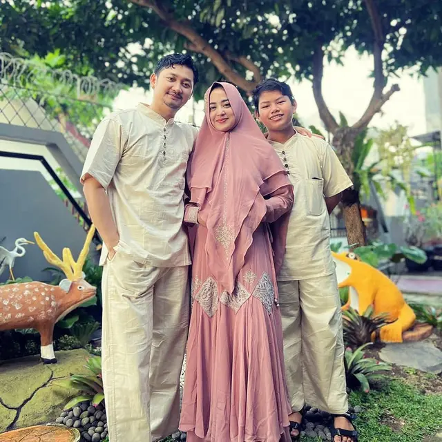 7 Potret Angga Wijaya dan Dewi Perssik, Resmi Gugat Cerai Usai 5 Tahun Menikah