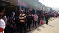Ribuan masyarakat berduyun-duyun menuju lokasi perayaan HUT Ke-70 TNI. (Liputan6.com/Iwan Triono))
