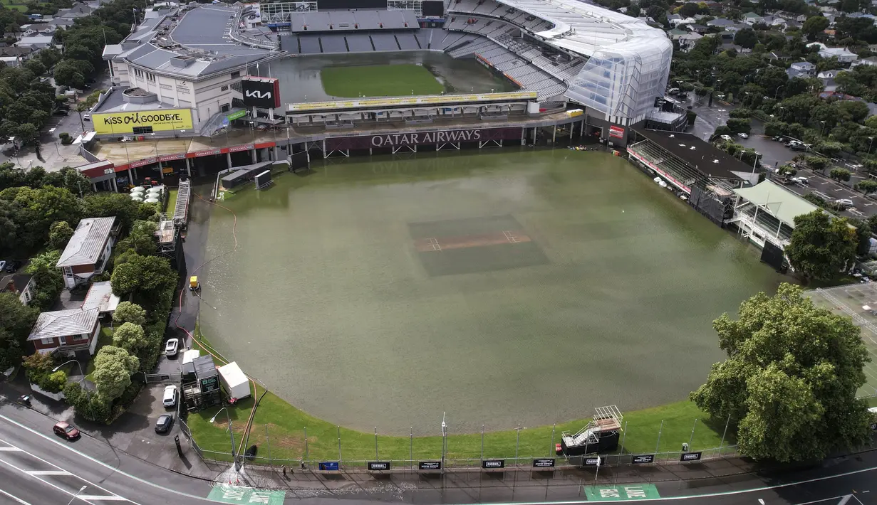 Taman Eden banjir di Auckland, Selandia Baru, Rabu (1/2/2023). Peringatan hujan lebat untuk Auckland dicabut, meskipun keadaan darurat tetap berlaku untuk kota terbesar di negara itu setelah curah hujan dan banjir yang mencapai rekor. pada hari Jumat menewaskan empat orang dan menyebabkan gangguan yang meluas. (Brett Phibbs/New Zealand Herald via AP)