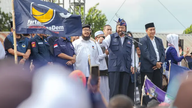 Ketua Umum (Ketum) Partai NasDem Surya Paloh menghadiri kampanye nasional Partai NasDem di Lombok, Nusa Tenggara Barat (NTB), Senin 22 Januari 2024.