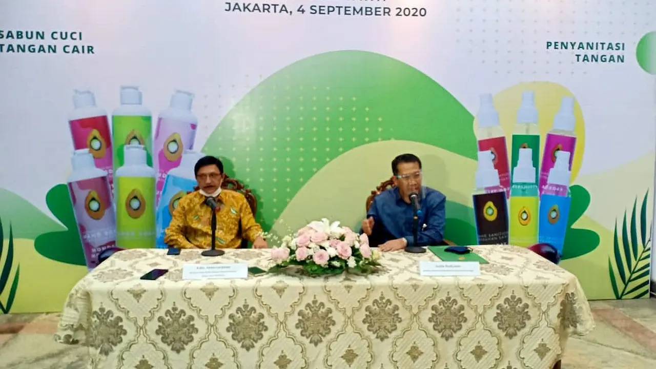 Pemerintah akan menyalurkan 12.500 hand soap dan 12.500 hand sanitizer yang berbahan dasar kelapa sawit.