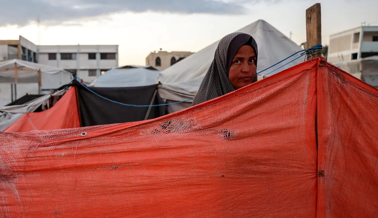 Kepala rumah sakit lapangan di Gaza, Marwan al-Hamas mengatakan jumlah anak yang meninggal akibat kedinginan dalam beberapa pekan terakhir meningkat menjadi lima orang. (BASHAR TALEB/AFP)