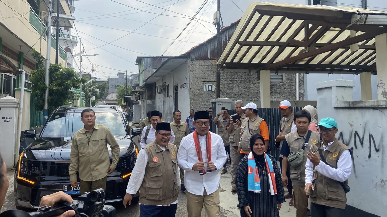 Calon gubernur Jakarta nomor urut 1, Ridwan Kamil (RK) saat blusukan di Jakarta Selatan, Selasa (5/11/2024).