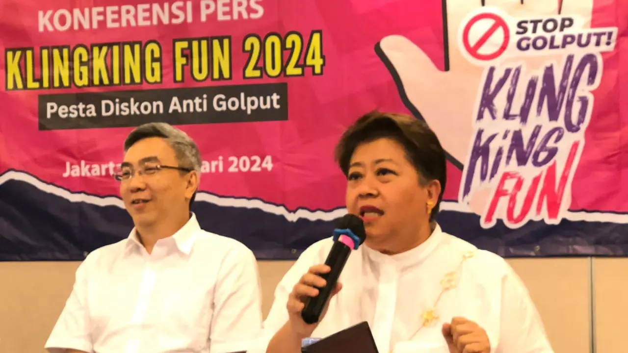 Ketua Panitia Klingking Fun 2024 sekaligus Plt. Wakil Ketua Umum HIPPINDO Fetty Kwartati konferensi pers Program Klingking Fun: Pesta Diskon, Anti Golput, di kantor APINDO, Jakarta, Kamis (1/2/2024). (Tira/Liputan6.com)