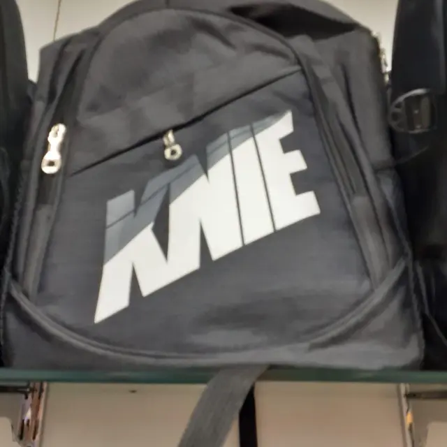 6 Pelesetan Merek Tas Ternama Ini Nyeleneh Banget, Kocak
