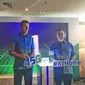 (ki-ka) Chief Commercial Officer XL Axiata, Allan Bonke dan Head of XL Center and Postpaid XL Axiata, Radhad Javier Sanchez, usai peluncuran layanan internet XL Home di Jakarta, Rabu (1/3/2017). (Liputan6.com/Corry Anestia