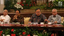 Menteri PPN/Kepala Bappenas Bambang Brodjonegoro (kedua kanan) bersama Menteri ART/Kepala BPN Sofyan Djalil, Gubernur Kaltim Isran Noor dan Menteri PUPR Basuki Hadimudjono saat konferensi pers terkait pemindahan Ibu Kota di Istana Negara, Jakarta, Senin (26/8/2019). (Liputan6.com/Angga Yuniar)