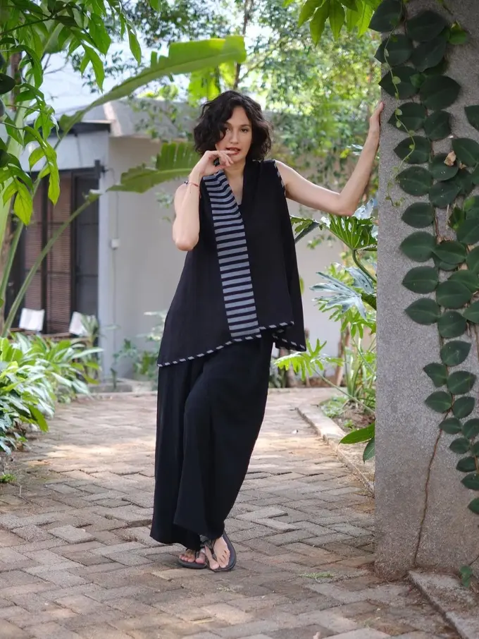Gaya Trendy Feminin Kasual ala Nadine Chandrawinata (Instagram/@nadinelist)
