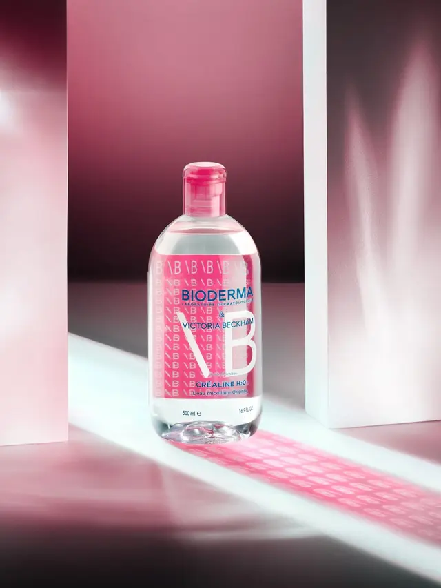 Tampilan Stylish Botol Micellar Water Rancangan Victoria Beckham