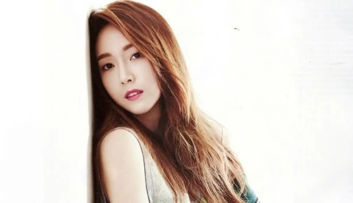 Jessica Jung sempat menghebohkan publik dengan kabar dirinya telah hengkang dari girlband SNSD atau Girls Generation. Jessica mengaku jika dirinya telah dikeluarkan dan diputus kontraknya oleh SMEntertainment. (Koreaboo)
