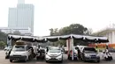 Sejumlah kendaraan sedang melakukan uji emisi gas buang kendaraan di kawasan Senayan, Jakarta, Rabu (18/7). Uji emisi gratis tersebut dalam rangka program pengendalian pencemaran dan perusakan lingkungan. (Liputan6.com/Immanuel Antonius)