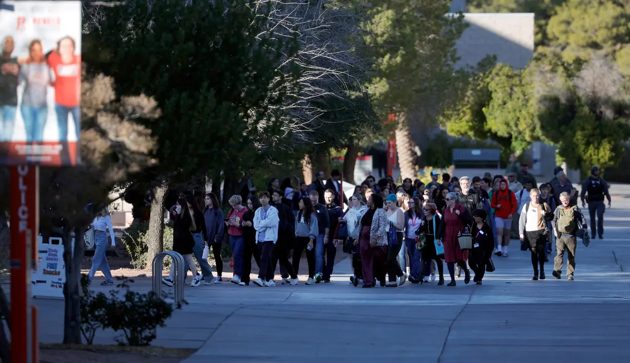 Tiga orang tewas dan orang keempat terluka parah dalam penembakan di kampus Universitas Nevada (UNLV), Las Vegas, Amerika Serikat (AS). Polisi belum merilis identitas penembak atau motif penyerangan. (Steve Marcus/Las Vegas Sun via AP)