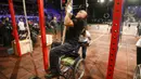 Lomba bertajuk "Plays of Heroes" ini bertujuan untuk menjaga kebugaran para veteran perang yang kini dalam hidupnya mengalami cacat permanen. (EPA/Sergey Dolzhenko)