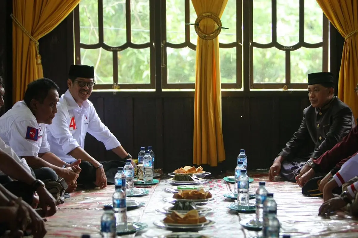 Cagub Sulsel Ichsan Yasin Limpo Gaet Para Mantan (Liputan6.com/ Eka Hakim)