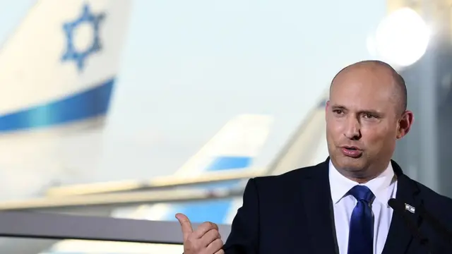 Perdana Menteri Israel Naftali Bennett berbicara di Bandar Udara Internasional Ben Gurion dekat Tel Aviv, Israel.(Xinhua/JINI/Yossi Zeliger)