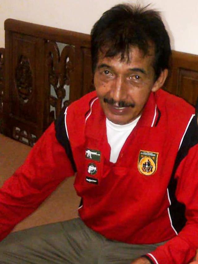 Johny Indo (https://www.facebook.com/photo.php?fbid=181441786262941&set=pcb.181441839596269&type=3&theater)