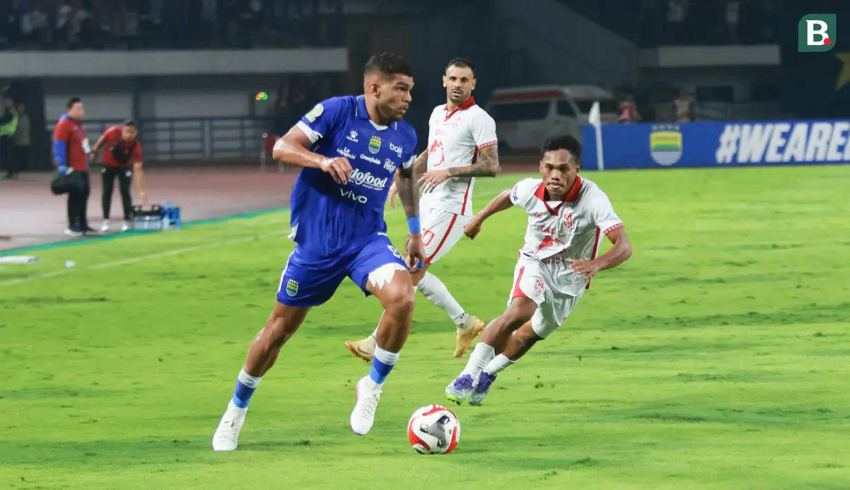 Kemenangan ini membuat Persib semakin nyaman berada di posisi puncak klasemen sementara BRI Super League 2025/2026 dengan torehan 47 poin. (Bola.com/Erwin Snaz)