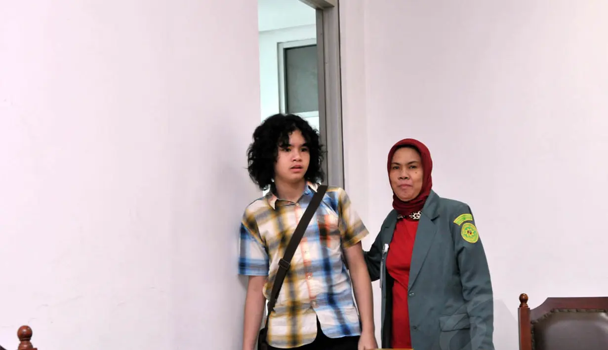 AQJ  saat memasuki ruang persidangan. Jakarta, (2/7/14) (Liputan6.com/Panji Diksana)
