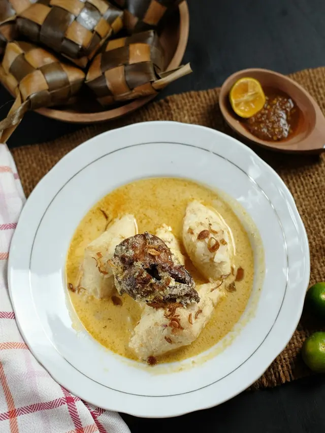 ketupat kandangan kuah santan