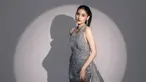 Bersama FD Photography belum lama ini, Callista Arum jalani pemotretan dengan tema 'Starlight on my Heart!'. Artis dengan nama lengkap Callista Arum Dewi Rumengan ini memukau dengan gaun silver backless. Gaun cantik yang dikenakan oleh Callista ini merupakan rancangan desainer Karla Jasmina. Cahaya hanya berpusat kepadanya, pesona sahabat Hanggini ini semakin terpancar. (Liputan6/com/IG/@callistarum)