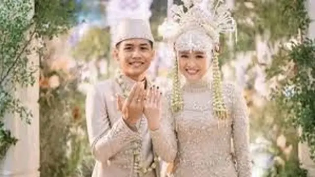 Kenakan Baju Adat Betawi, 5 Artis Indonesia ini Jadi Sorotan Publik