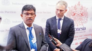 Menkominfo RI Johhny G Plate (kiri) dan President Google Asia Pacifik Scoot Beamount (kanan), pada sela-sela acara World Economy Forum di Davos, Swiss, Senin (23/05/2022)