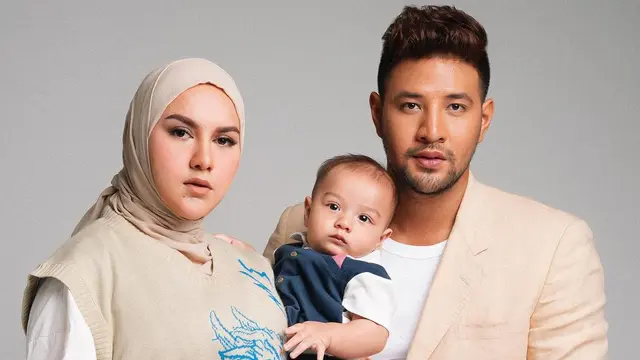 7 Gaya Pemotretan Keluarga Ammar Zoni dan Irish Bella di Berbagai Tema, Menawan