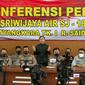 Konferensi pers terkait hasil identifikasi korban pesawat Sriwijaya Air SJ 182 di RS Polri, Kramat Jati, Jakarta, Selasa (2/3/2021). Proses identifikasi korban pesawat jatuh Sriwijaya Air SJ 182 ditutup dan telah berhasil mengidentifikasi 59 orang, dari total 62 korban. (Liputan6.com/Faizal Fanani)