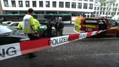 Seorang pria bersenjata tajam menyerang sejumlah pejalan kaki di kota Munich. Polisi masih memburu pelaku penikaman yang kabur usai beraksi.