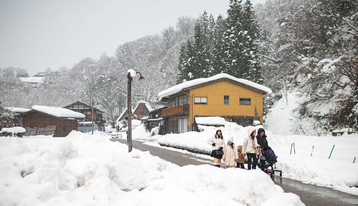 Shirakawa merupakan salah satu dari beberapa daerah di Jepang yang memiliki salju tebal saat musim dingin. (Faizal Fanani)