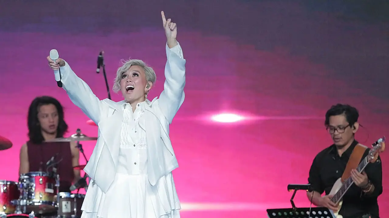[Bintang] Kalahkan Drake, Single Overdose Agnez Mo Berjaya di Chart