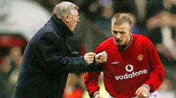 David Beckham (Manchester United) – Kekalahan dari Arsenal pada ajang Piala FA 2002-2003 membuat Sir Alex Ferguson murka dan mengamuk di ruang ganti. Mantan pemain Real Madrid ini menjadi korban salah sasaran dari amarah sang pelatih. (AFP/Odd Andersen)